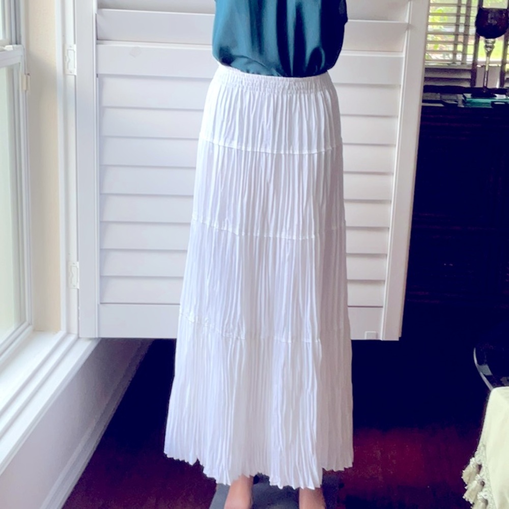 WHBM PLEATED WHITE maxi skirt New with tags
